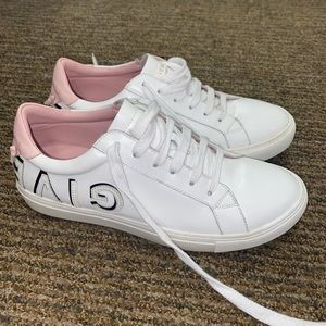 Women’s Givenchy sneakers size 39